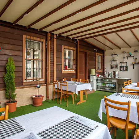 April Hotel Istanboel