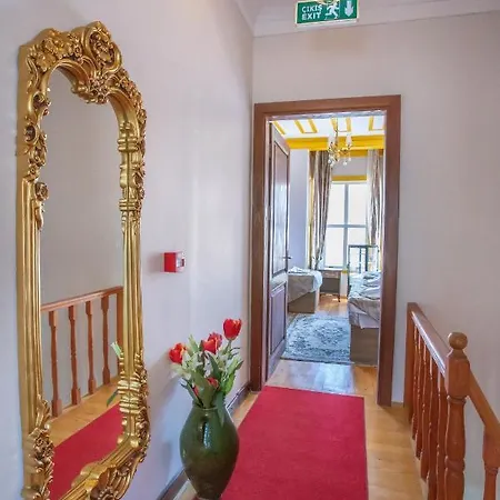 Hotel April