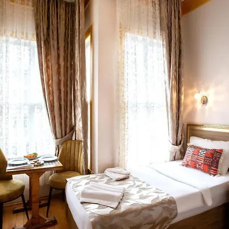 April 2* Istanbulská provincie