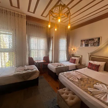 April Hotel 2*