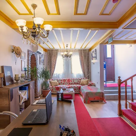 April Hotel 2*