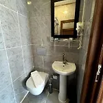 April Hotel 2*